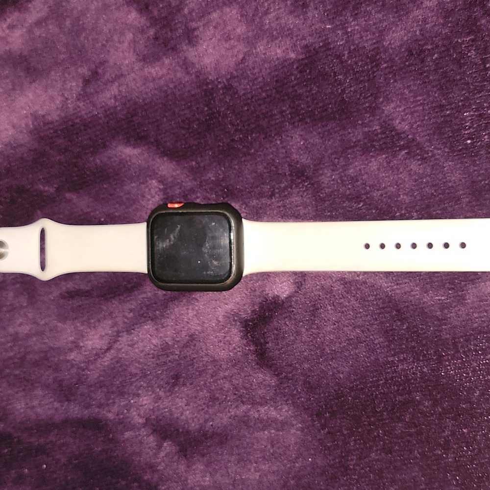 APPLE Series 6 44mm Bluetooth watch with GPS LTE capabilities!
